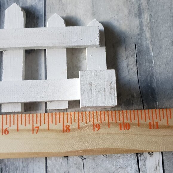 Free Standing Wood White Picket Fence - Picture 3 of 4